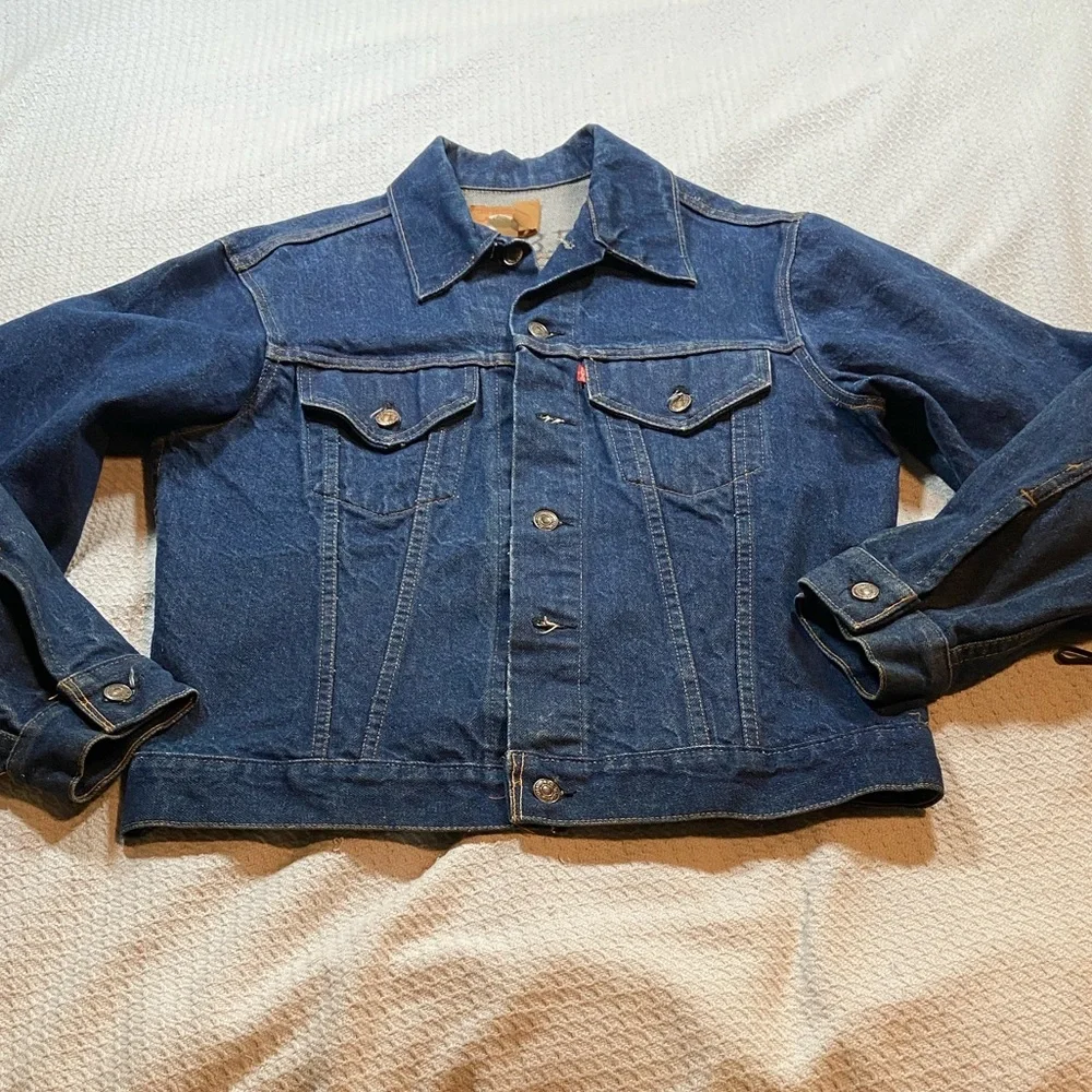 Men’s Dark Blue Denim Jacket by Levi Brand. - Picture 7 of 16